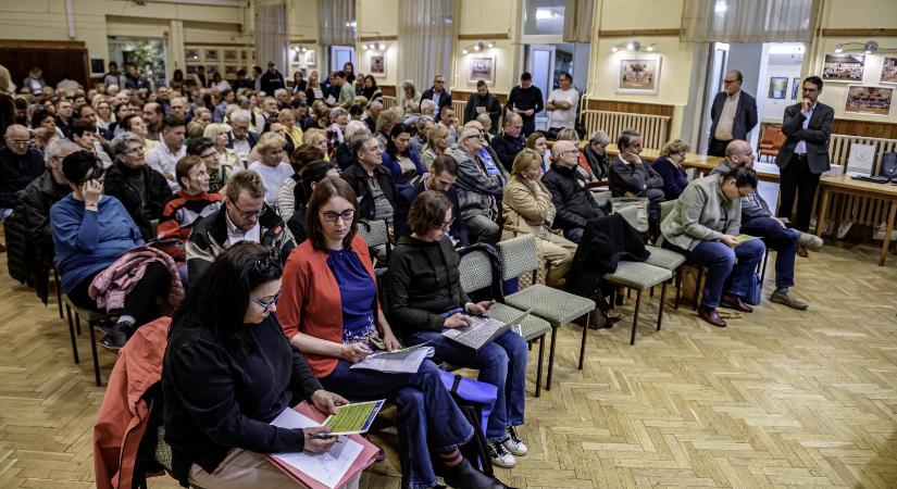 „– Tűz esetén mi lesz az akkumulátorokkal? – Ezt felírjuk a kérdések közé” – Budapestet is elérte a botránysorozat, a budafok-tétényiek lázadoznak