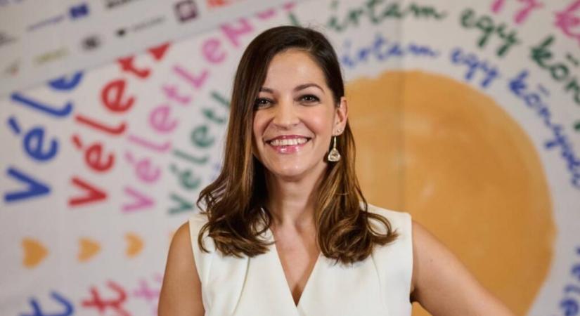 Szabados Ági először szerepel címlapon a férjével, gyönyörű kismama a tévés