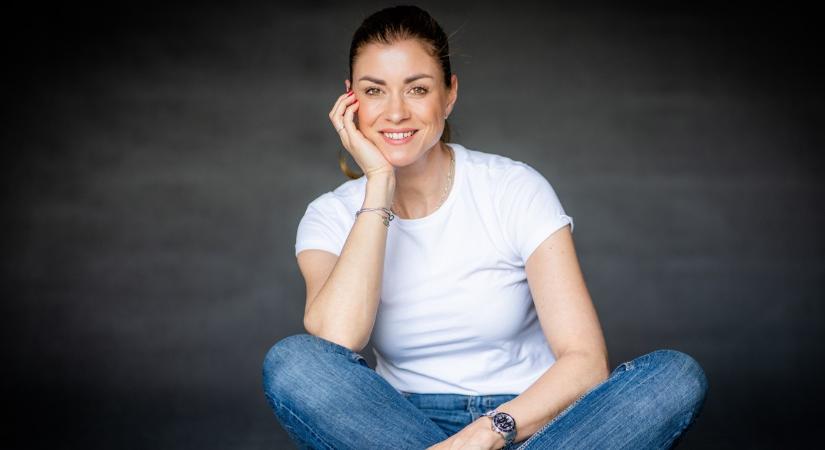 Baleset érte a TV2 műsorvezetőjét, kimarad a bemutatóból is – Elértük a megsérült Zavaros Esztert