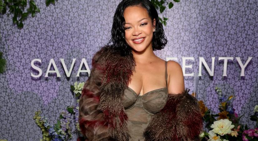 Egyedi Dior pelenkában került címlapra Rihanna hét hónapos kislánya