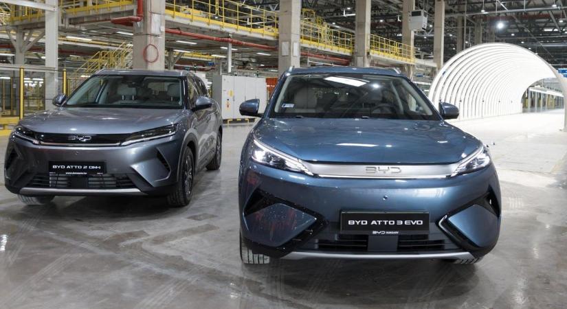 Szegedi BYD-gyár: tényleg kész van több csarnok, Botka László a helyszínen járt