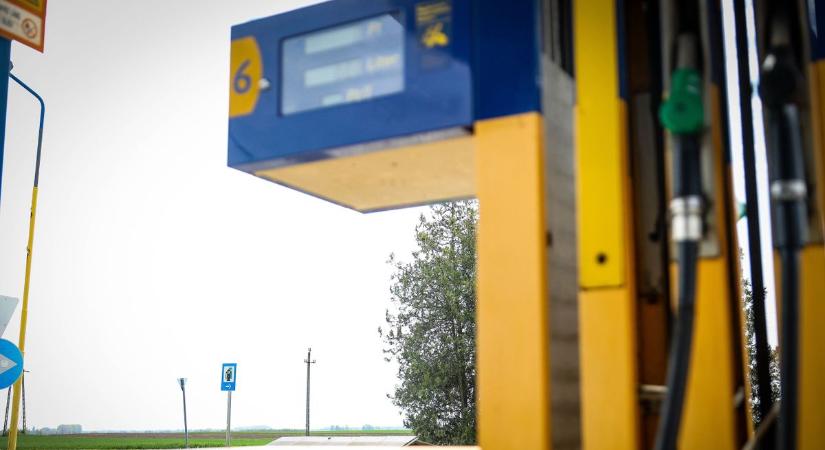Itt a nagy bejelentés! Szerdától ennyiért tankolhatunk a hazai kutakon