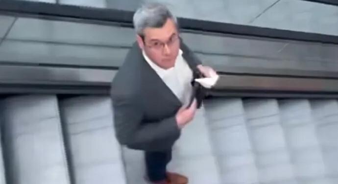 „Az anyádban!” – kínos szóváltás került videóra az egészségügyi államtitkárral