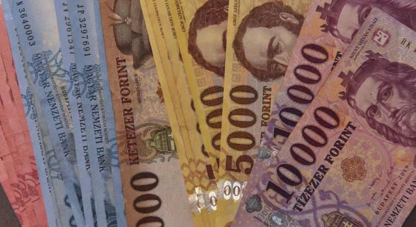 Matolcsy Ádám barátja megszüntette több bankszámláját is