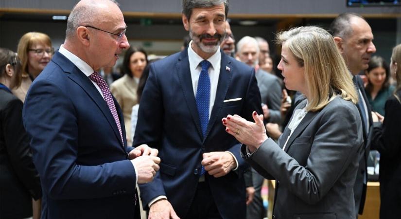 A szlovákok jóváhagyják az uniós szankciós csomagot, ha újraindul a kőolajszállítás a Barátság vezetéken