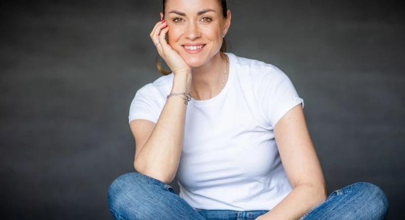 Dráma a színpadon: súlyosan megsérült a TV2 sztárműsorvezetője