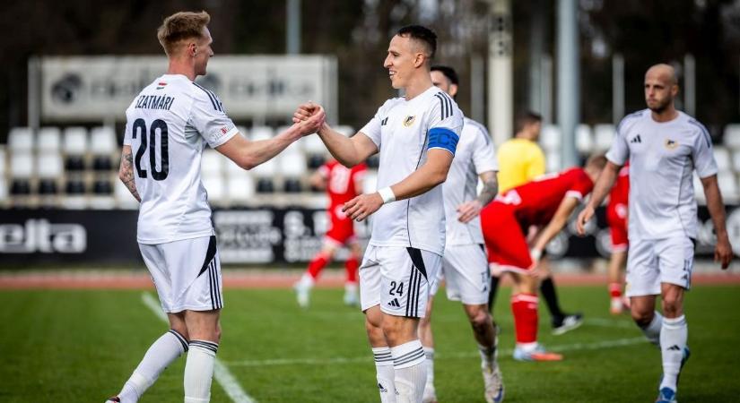 Harcolnak tovább a DEAC futballistái