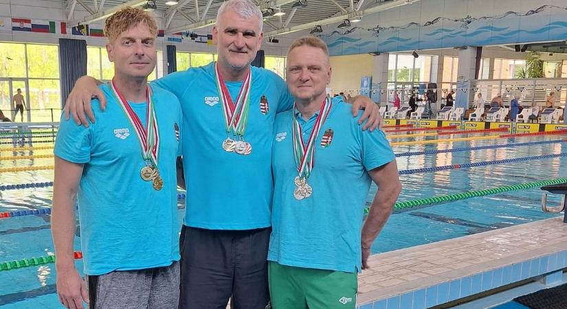 Pavlovics triplázott a medencében