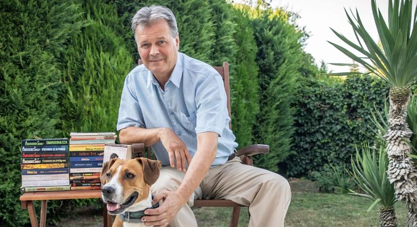 Megvadult német juhász támadt a magyar sztáríróra és kutyájára – Puszta kézzel gyűrte le a fenevadat, össze kellett varrni az állatot