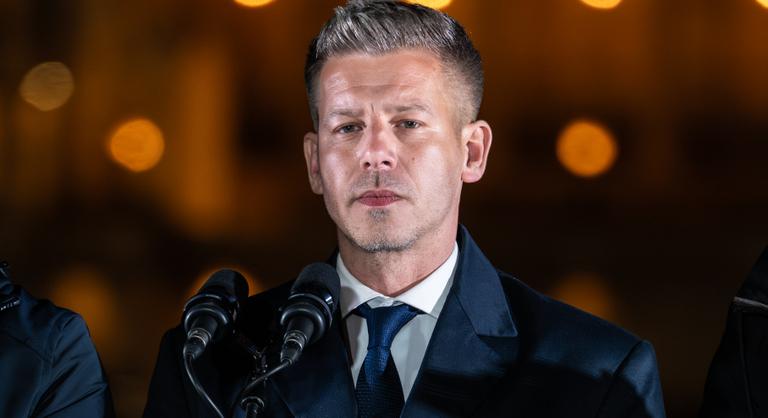 BBC: pendrive-okat adnának át minisztériumi dolgozók a Tisza Pártnak, hogy megtarthassák állásukat