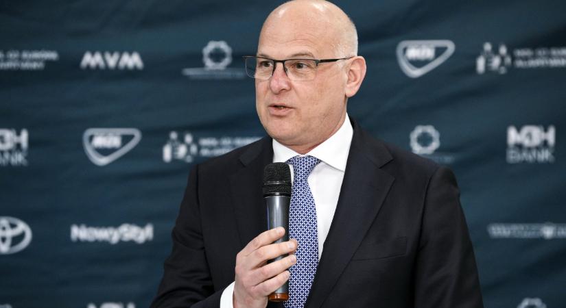 Bizalmi szavazást kér maga ellen a kajakszövetség elnöke, a leköszönő sportért felelős helyettes államtitkár