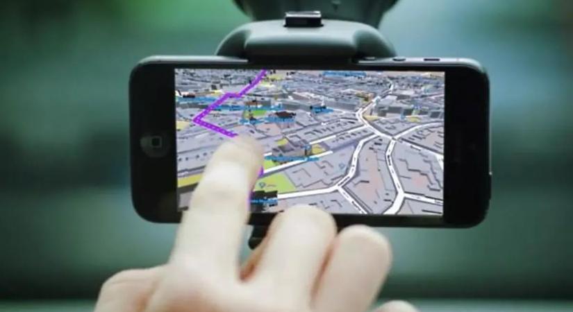 Megszűnik a sofőrök rémálma – Gondolkodik is helyetted az új szupernavigáció!