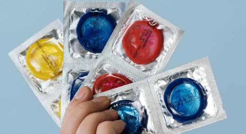 Már az ágyunkig ér a háború? Az iráni konfliktus miatt az egekbe szökhet az óvszer ára