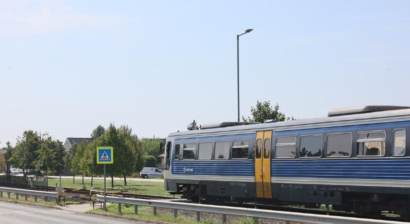 Gázolt a vonat Vácon! Azonnal rohantak a mentők: nagy az aggodalom