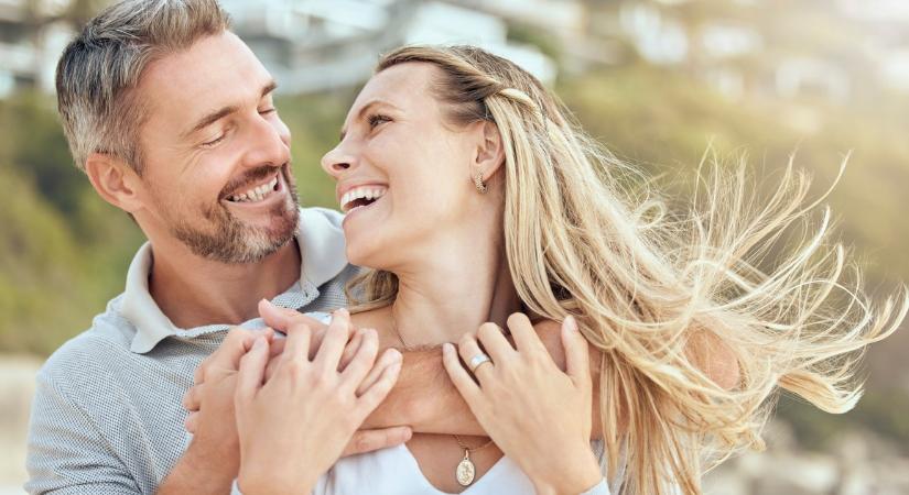 Májusi horoszkóp-előrejelzés a Vízöntőknek: pezsgő szerelmi élet, a karrieredben pedig vonzó lehetőség és külföldi ajánlat kerülhet képbe