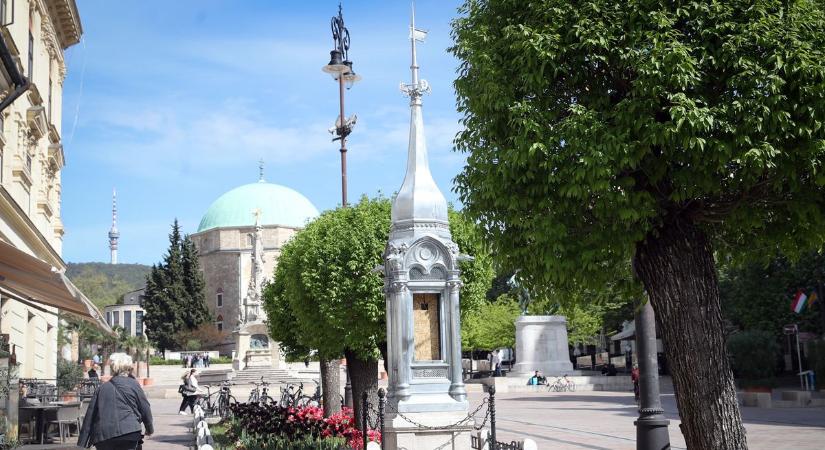 Új életre kelt, s már vissza is tért a Széchenyi térre az időjárásjelző házikó