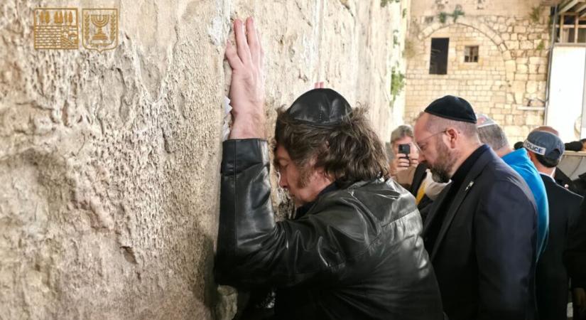 Milei argentín elnök a Siratófalnál: „Itt érzem magam közel Istenhez”