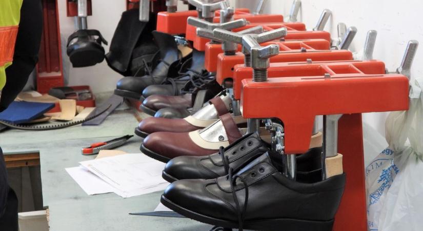 Ortopédcipő-maffia: 76 ember ellen emeltek vádat, akik 4,5 milliárdos kárt okozhattak