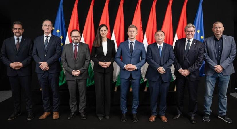 Több százmilliárd forintot kell gyorsan előteremtenie a Tiszának, hogy ne megszorításokkal kezdje a kormányzást