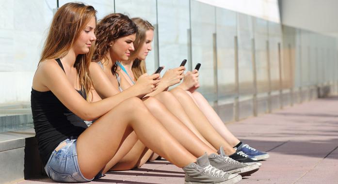 Tényleg magasabb lehet a vérnyomásom a sok kütyühasználattól?