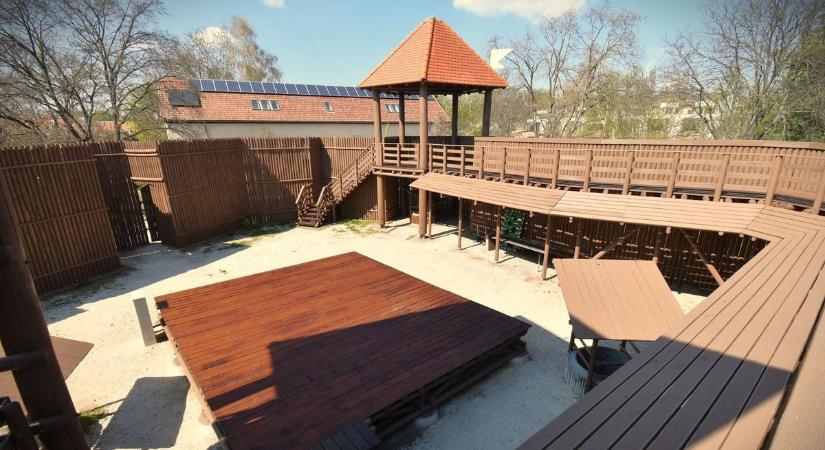 Újra látogatható a Gárdonyi rönkvár