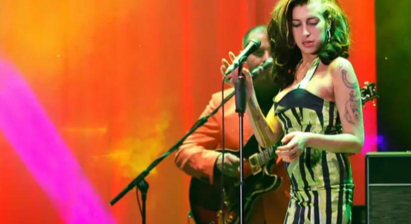 Attól, hogy valaki eladja a barátja ajándékát, még nem lesz tolvaj – Amy Winehouse apja pert vesztett