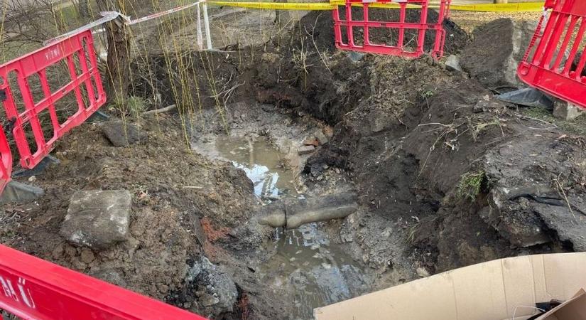 Állami támogatással újulhat meg a vízhálózat a Bajna Fácánkert utcájában