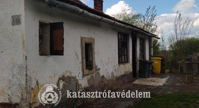 Lakhatatlanná vált egy ház a magyardombegyházi tűz után