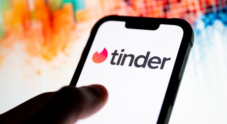 Fordul a kocka a randizásban, a Tinder nagy váltásra készül