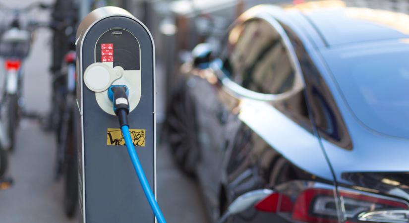Roham indult az elektromos autókért a magyar piacon