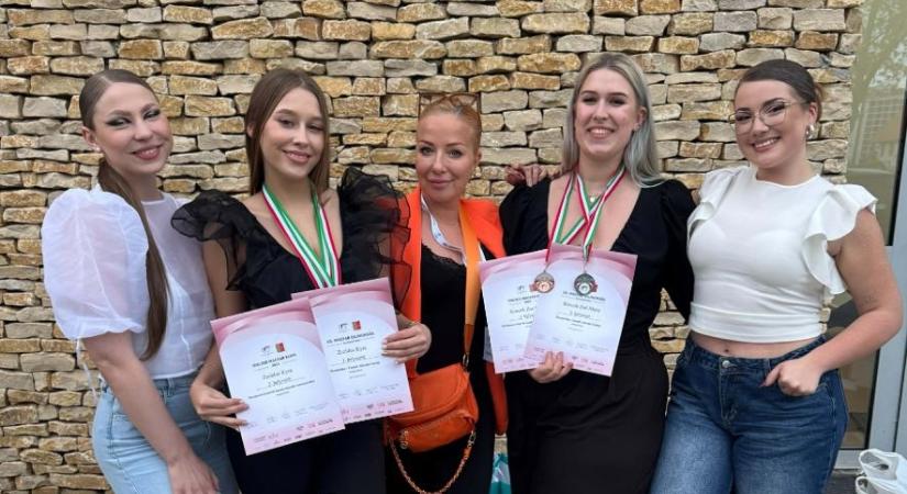 Vásárhelyi dobogós helyezések a sminkversenyről