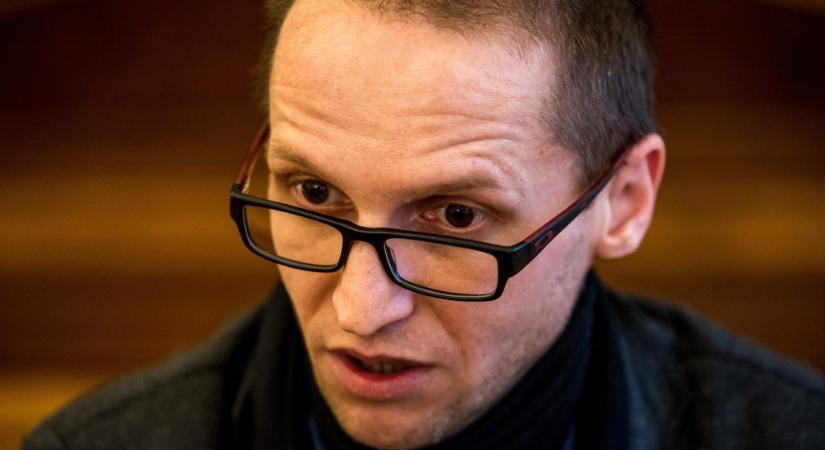 „Most már jó lenne, ha legalább csöndben lennél” – kommentben esett egymásnak Demeter Szilárd és L. Simon László