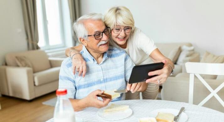 Egyensúlyozás a pénztárcák peremén – Hol tart a nyugdíjak vásárlóereje 2026 tavaszán?