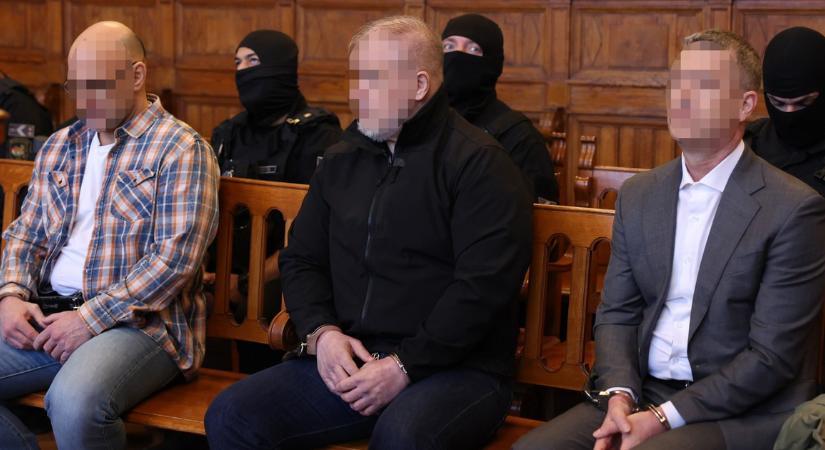 Bilincsben vitték Curtis testvérét újra a bíróságra: életfogytiglan a tét