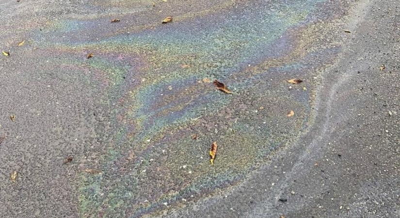 Több száz méteren folyt olaj az útra az M80-ason, Körmend közelében