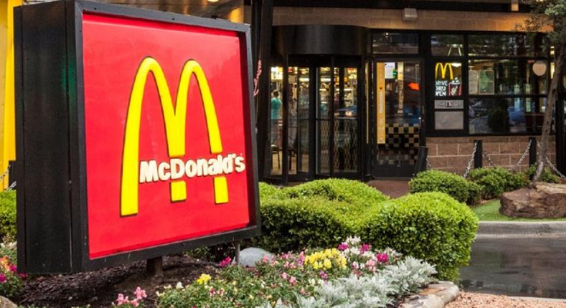 Világszenzáció: hajóknak nyílt McDrive ebben az európai városban