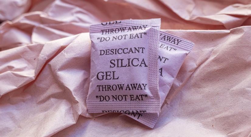 Mindannyian kidobjuk a szilikagél zacskókat, de nem tudjuk, milyen kincset rejtenek