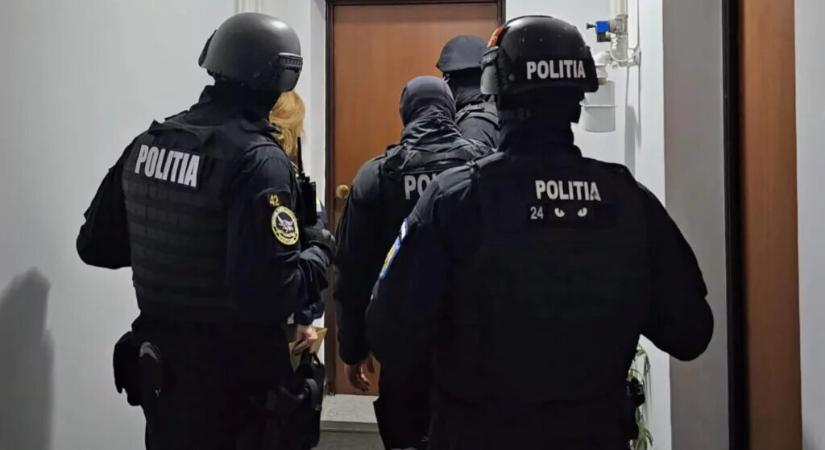 DNA-razzia: 69 helyszínen tartanak házkutatást, politikusok is érintettek