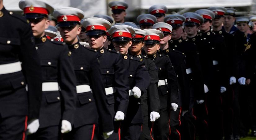 Felmérés: a brit kormány szívesen háborúzna Oroszországgal, a fiatalok viszont nem fognának fegyvert hazájukért