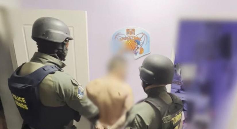 Videóval! Újabb drogbanda bukott le Hajdú-Biharban, három helyen is rajtuk ütöttek a rendőrök!