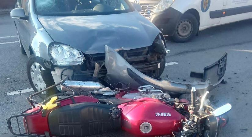 Elütöttek egy motorkerékpárost Marosszentgyörgyön
