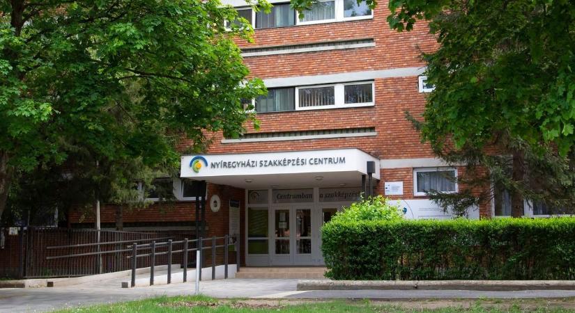 Újraélesztés az egyik nyíregyházi iskolában (fotókkal)