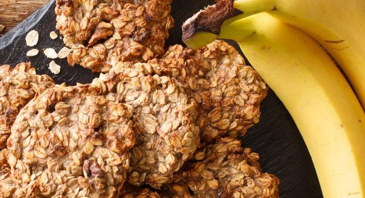 3 összetevős zabsüti banánnal és mogyoróvajjal: egészséges finomság mindenkinek