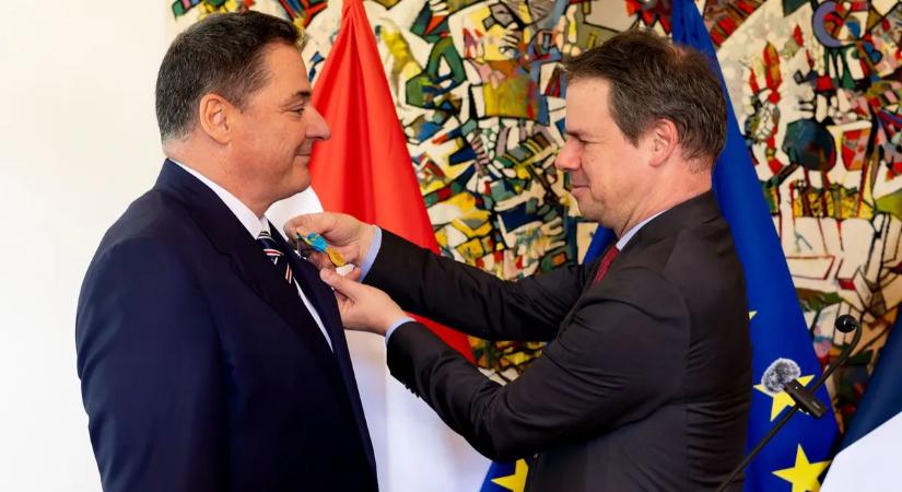 Rangos francia kitüntetést kapott Gyulay Zsolt