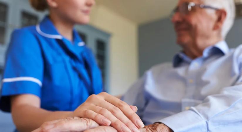 Megtévesztők a Parkinson-kór első tünetei: ezeket a jeleket nehéz észrevenni, lehet, te is ebben szenvedsz?