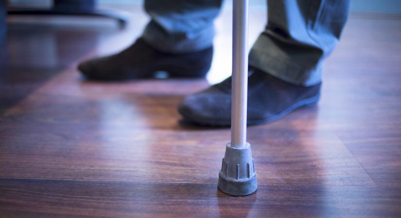 Vádat emeltek a gyógyászati segédeszközökkel visszaélő bűnszervezet tagjai, köztük 36 orvos ellen