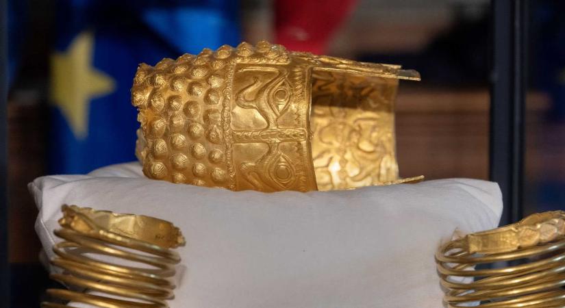 Tíz napig megtekinthetők Bukarestben a Hollandiából hazatért dák kori kincsek