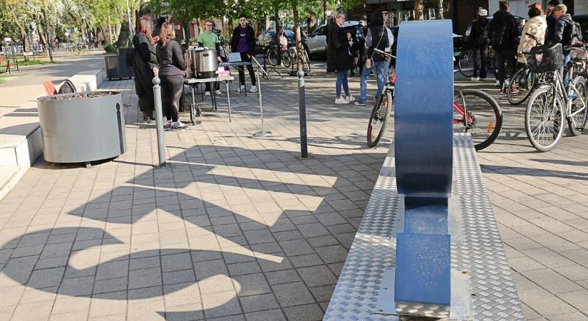 Kerékpárral érkeztek a reggeliért: népszerű volt a Föld napi bringás akció Szegeden