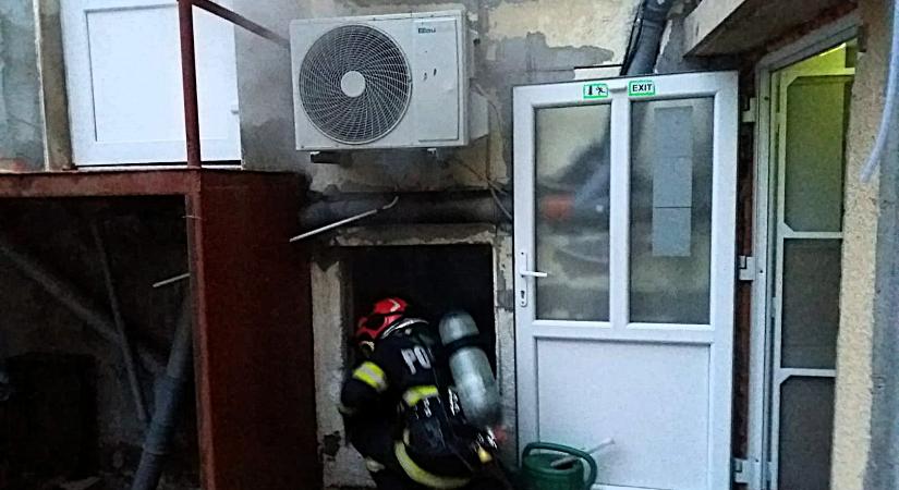 Tűz ütött ki a kézdivásárhelyi idősotthonban – 34 ember menekült ki az épületből