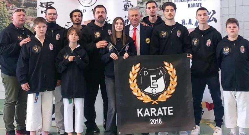 Öt aranyat zsebeltek be Szilágysomlyón a DEAC karatésai